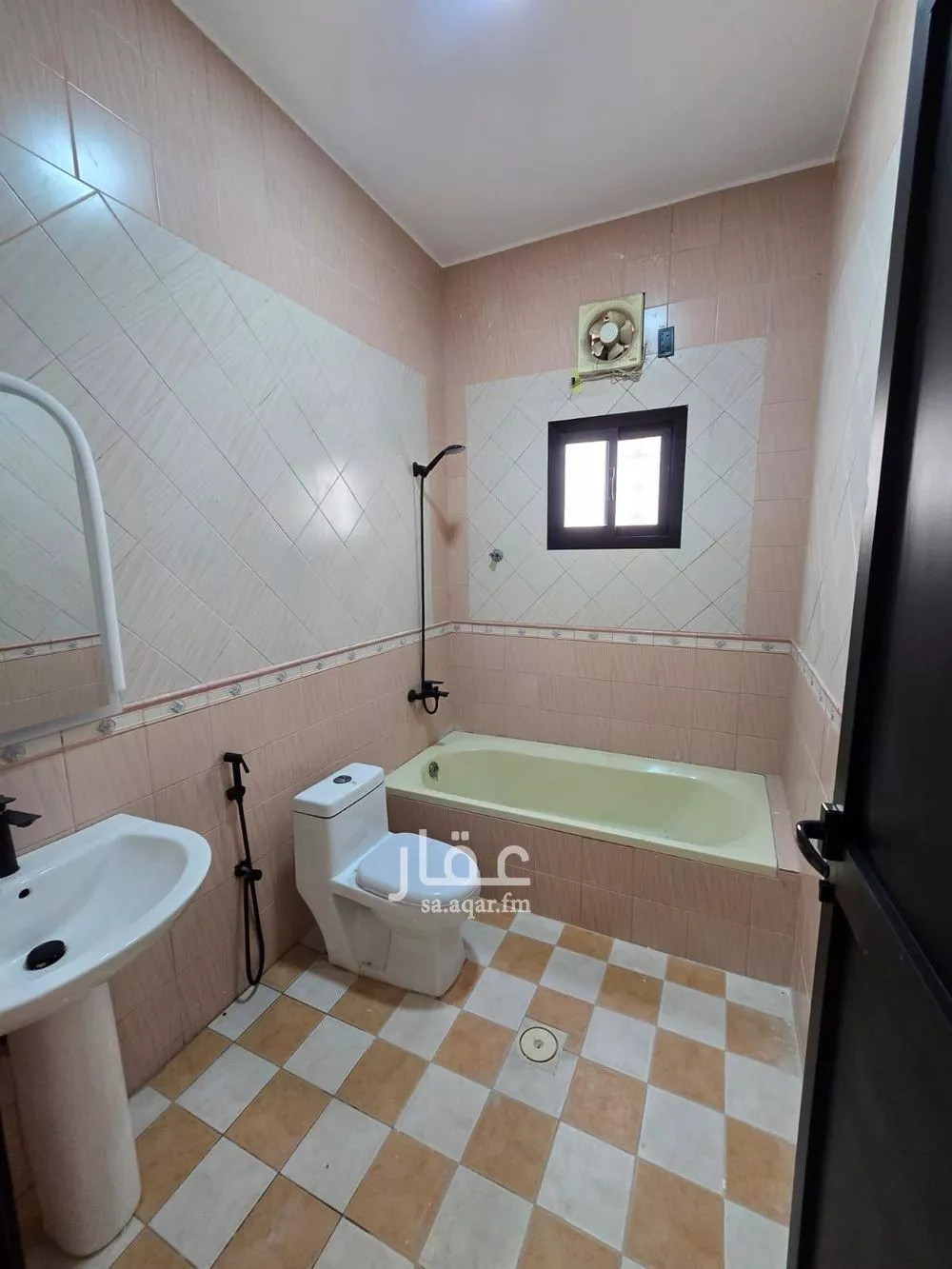 شقة 5 غرف في طيبة 19