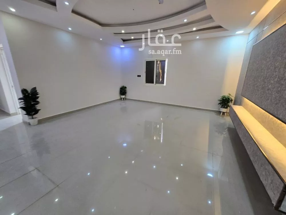 شقة 5 غرف في ضاحية الملك فهد 11