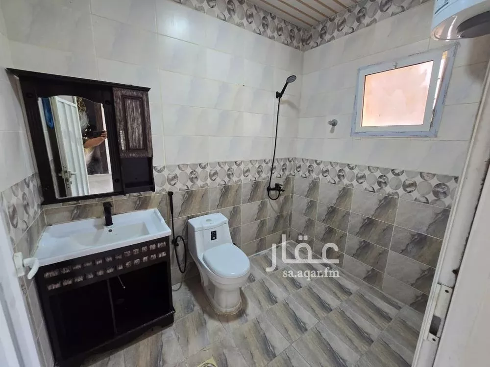 شقة 5 غرف في ضاحية الملك فهد 12