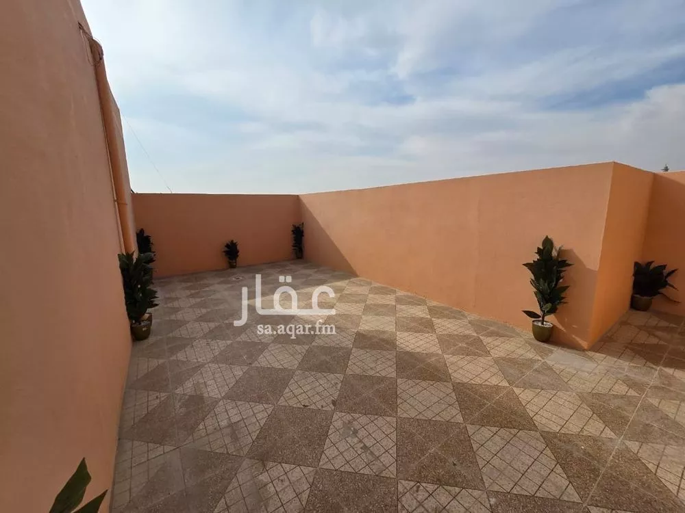 شقة 5 غرف في ضاحية الملك فهد 13