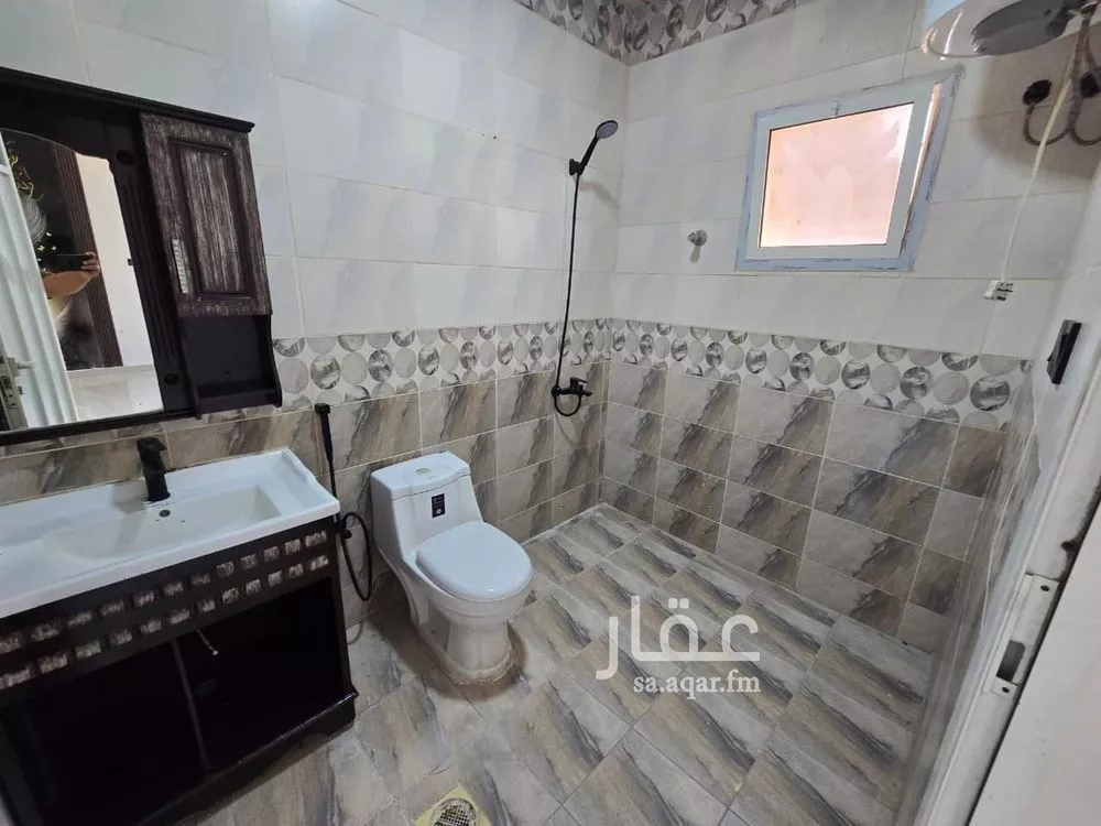 شقة 5 غرف في ضاحية الملك فهد 14