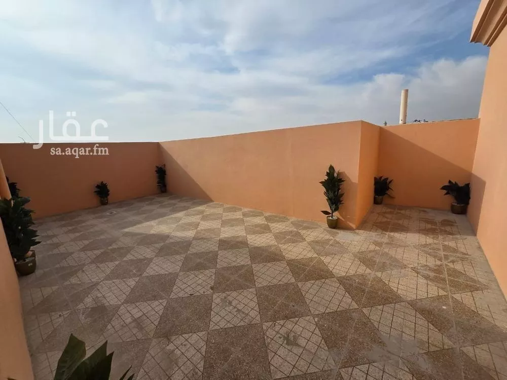 شقة 5 غرف في ضاحية الملك فهد 16