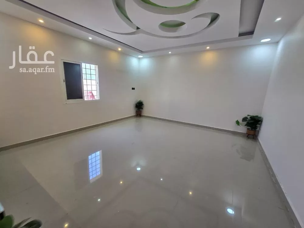 شقة 5 غرف في ضاحية الملك فهد 25