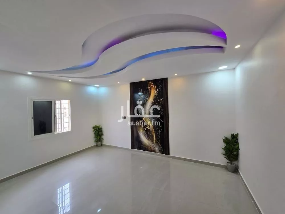 شقة 5 غرف في ضاحية الملك فهد 8