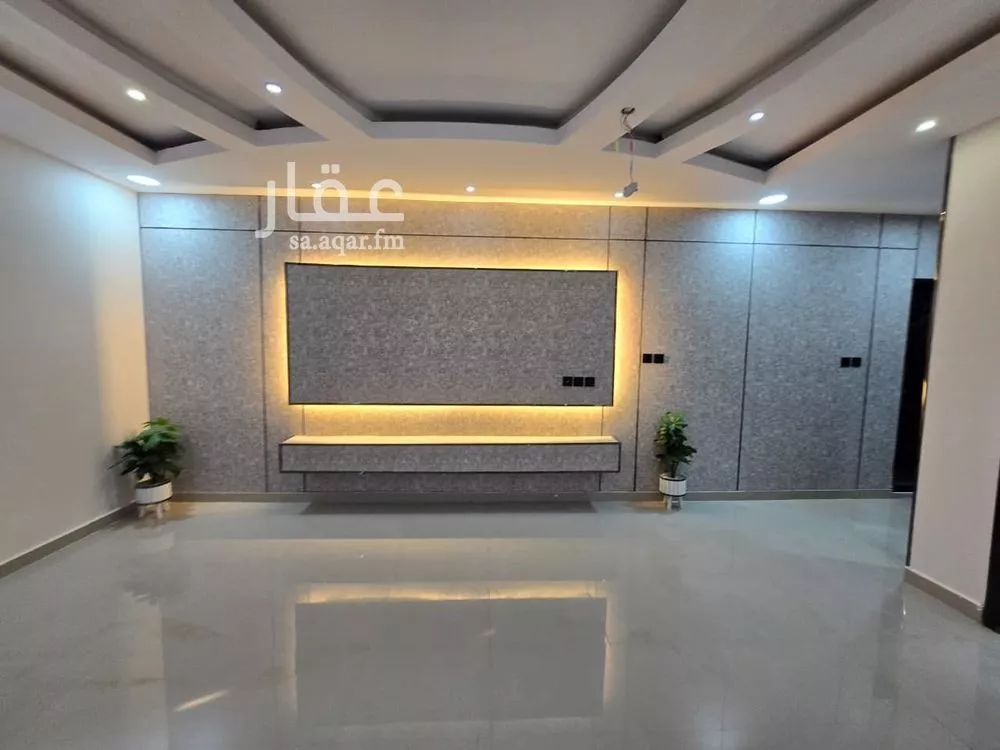 شقة 5 غرف في ضاحية الملك فهد 9