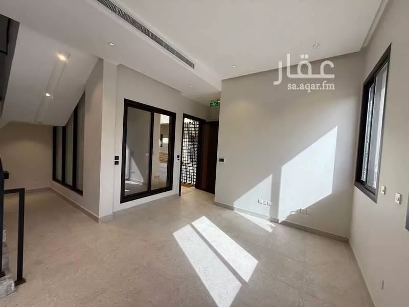 فيلا 4 غرف في العارض 3