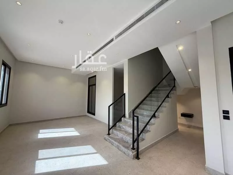 فيلا 4 غرف في العارض 5