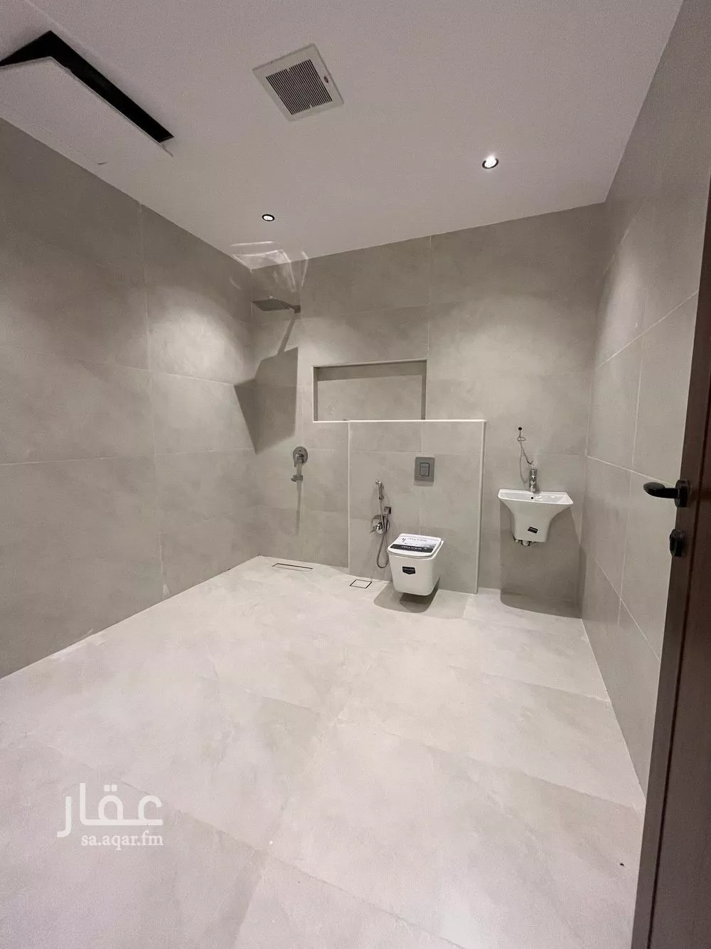 5 bedroom villa in Al Mahdiyyah 4