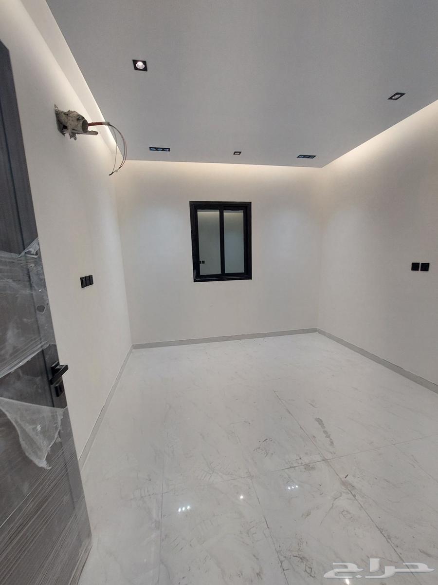 شقة 5 غرف في احد 4