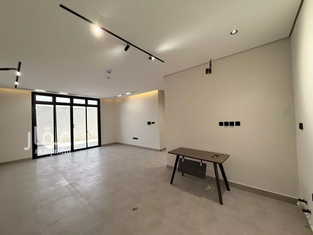 شقة 3 غرف في الرمال 5