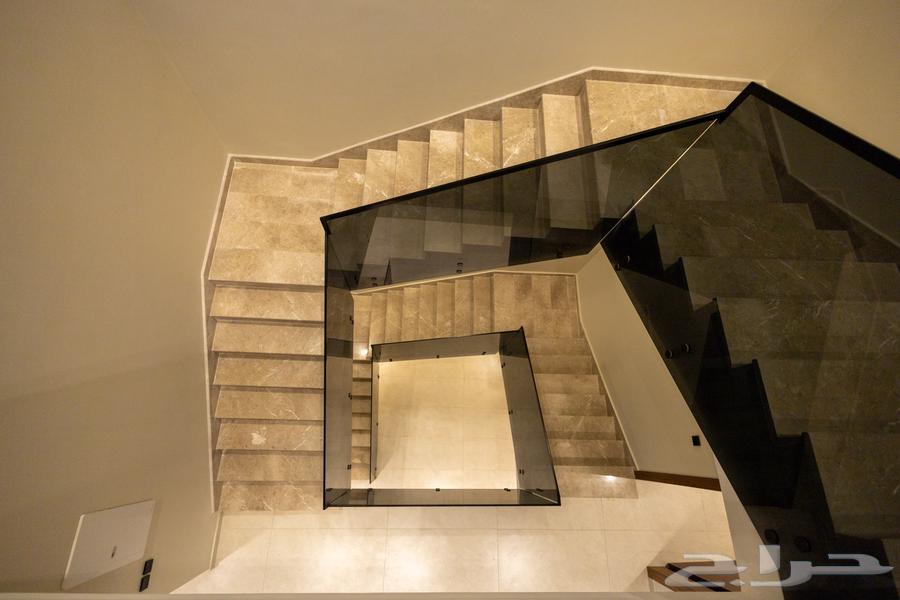 فيلا 6 غرف في العروبة 11