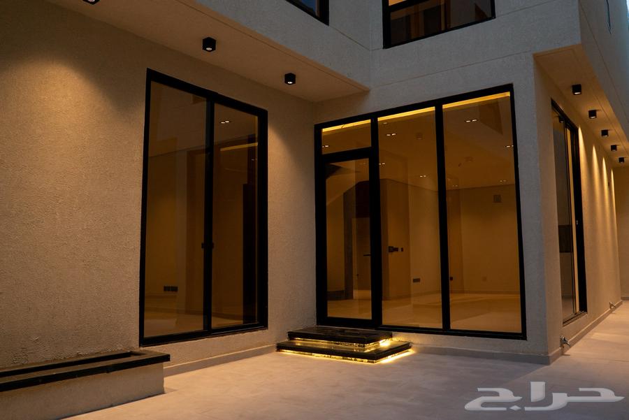 فيلا 6 غرف في العروبة 10