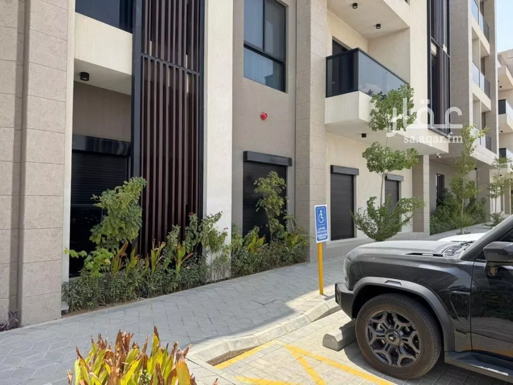 شقة 4 غرف في العارض 6