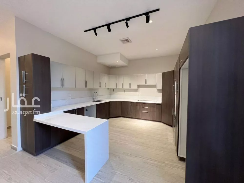 دور 4 غرف في الملك فهد 14