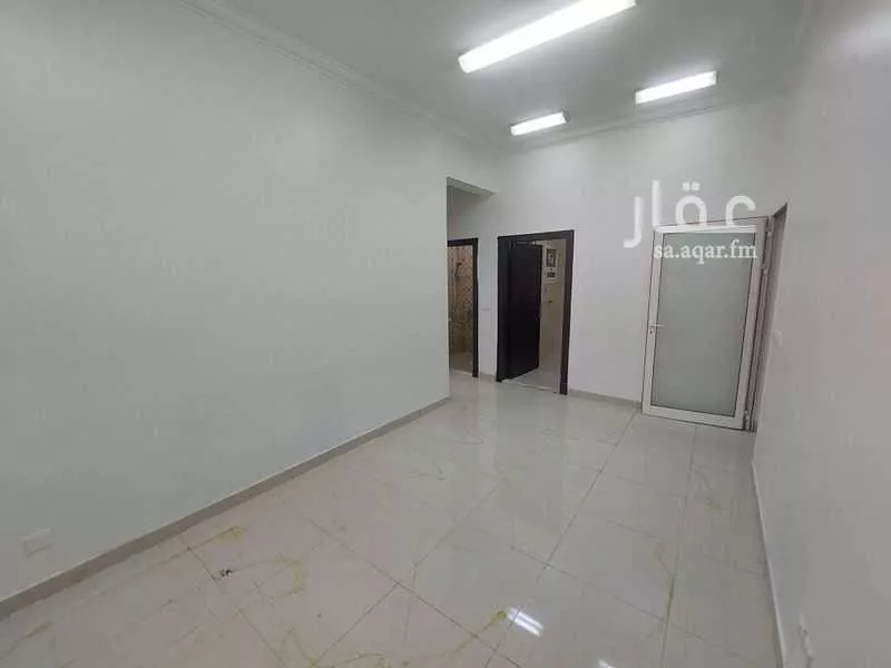 شقة 3 غرف في العزيزية 4