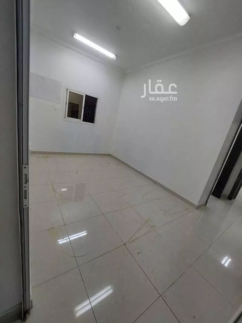 شقة 3 غرف في العزيزية 8