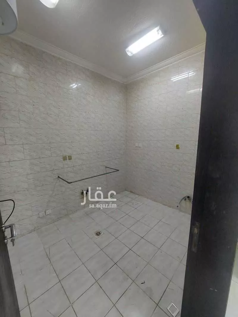 شقة 3 غرف في العزيزية 10