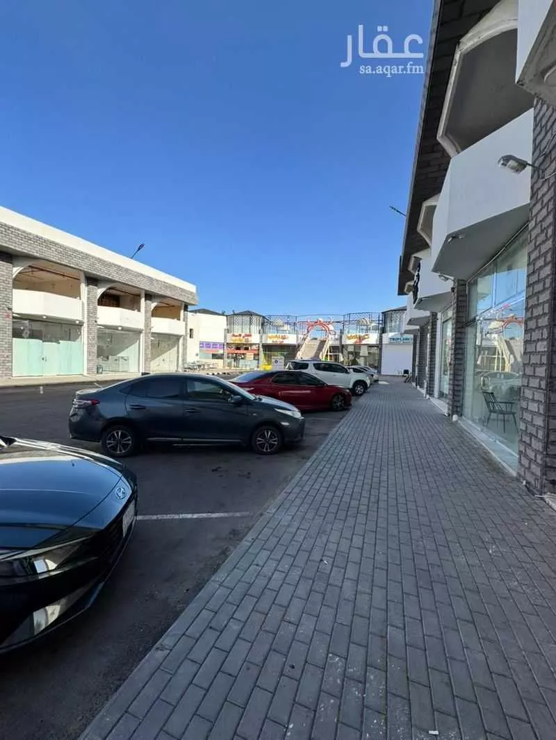 محل 52 م² في عروة 2