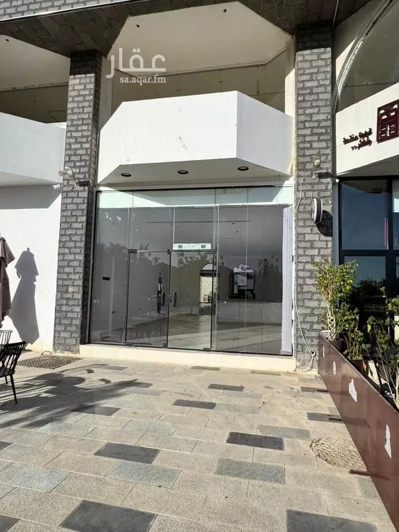 محل 52 م² في عروة 13