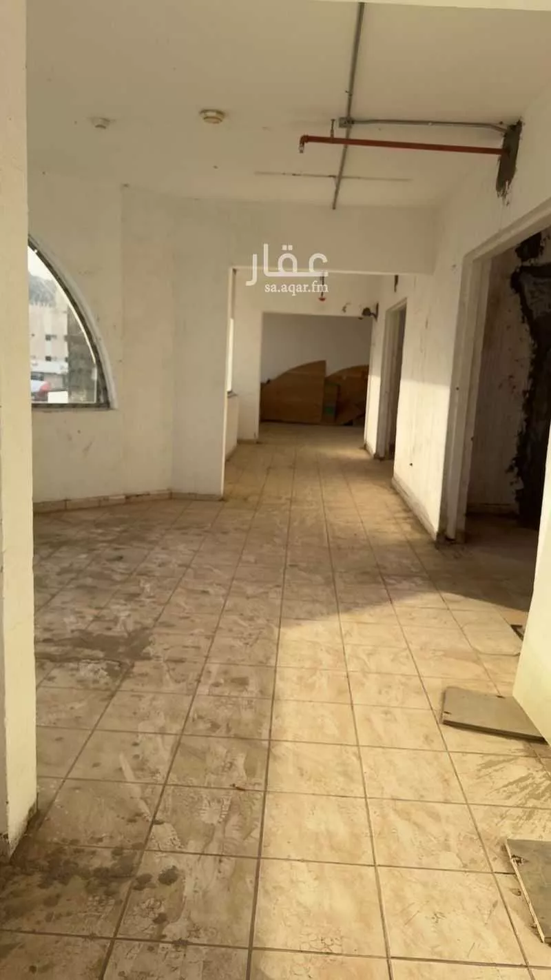 محل 52 م² في عروة 14