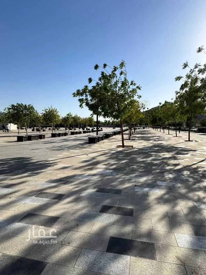 محل 52 م² في عروة 15