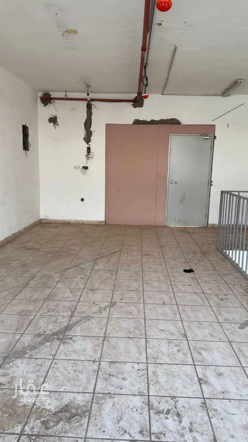 محل 52 م² في عروة 16