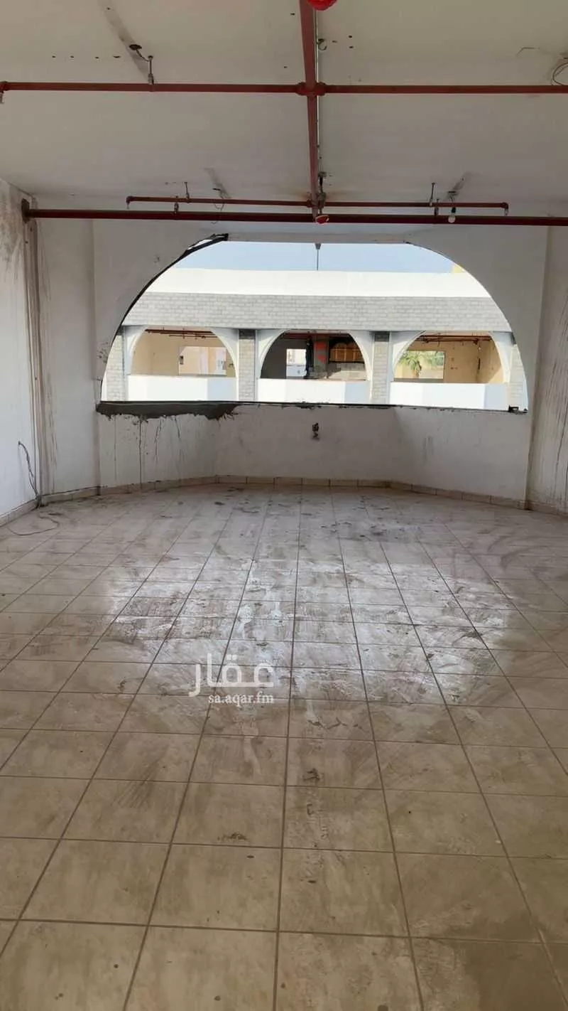 محل 52 م² في عروة 4