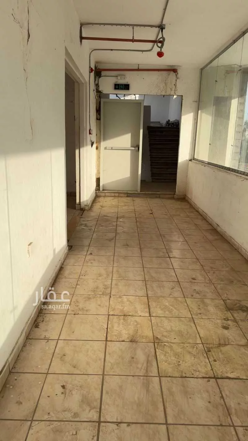 محل 52 م² في عروة 8