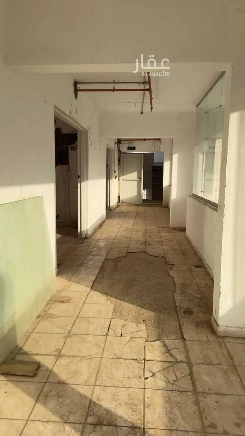 محل 52 م² في عروة 10