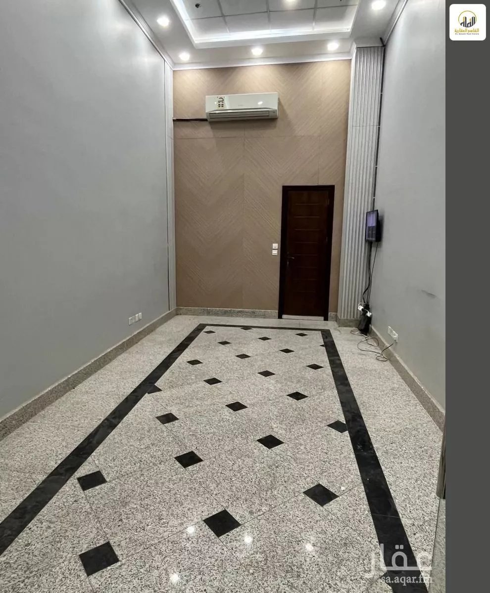 محل 4398 م² في الجزيرة 4