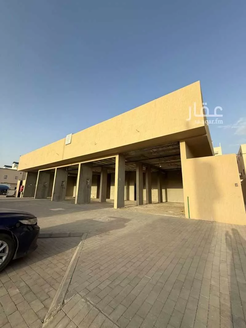 محل 900 م² في طويق 2