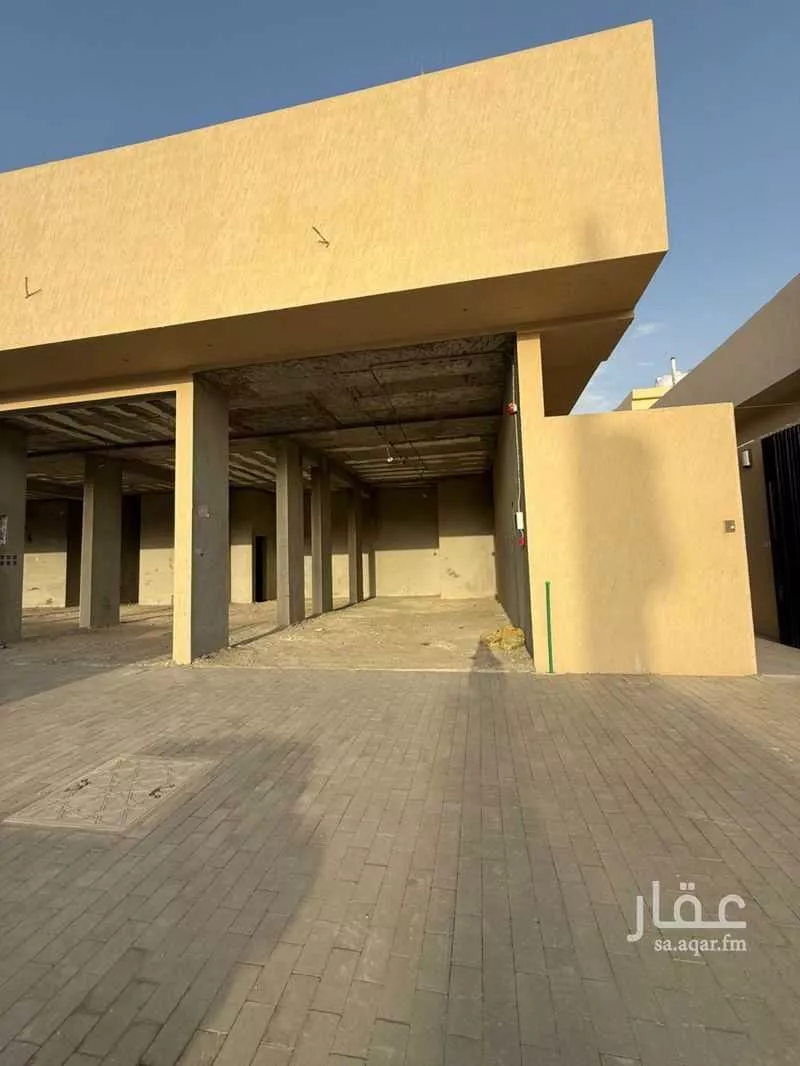 محل 900 م² في طويق 3