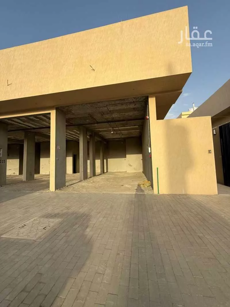 محل 900 م² في طويق 5