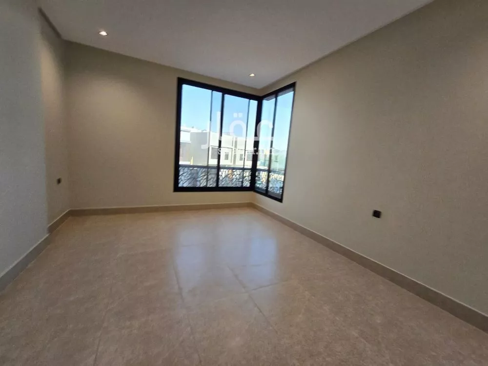 شقة 4 غرف في الحمرا 14