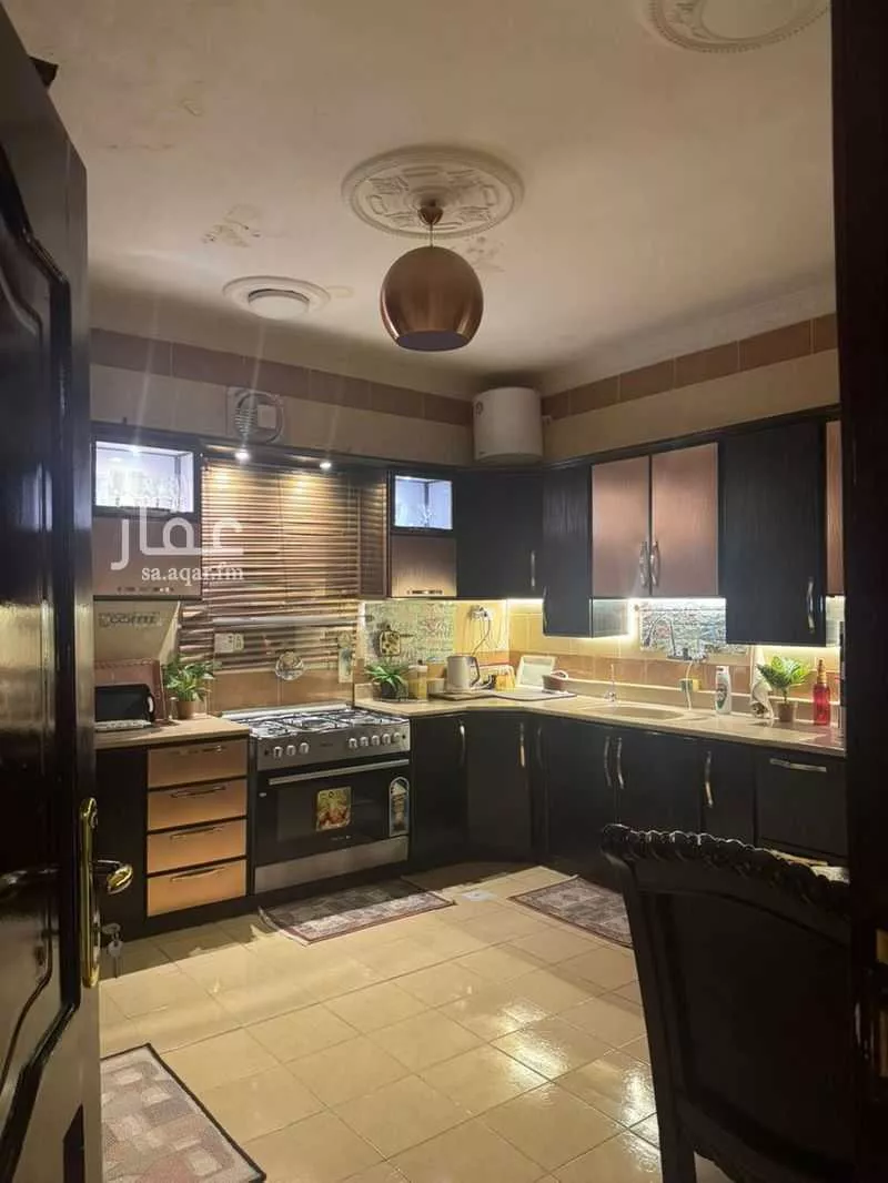 عمارة 800 م² في الروابي 14