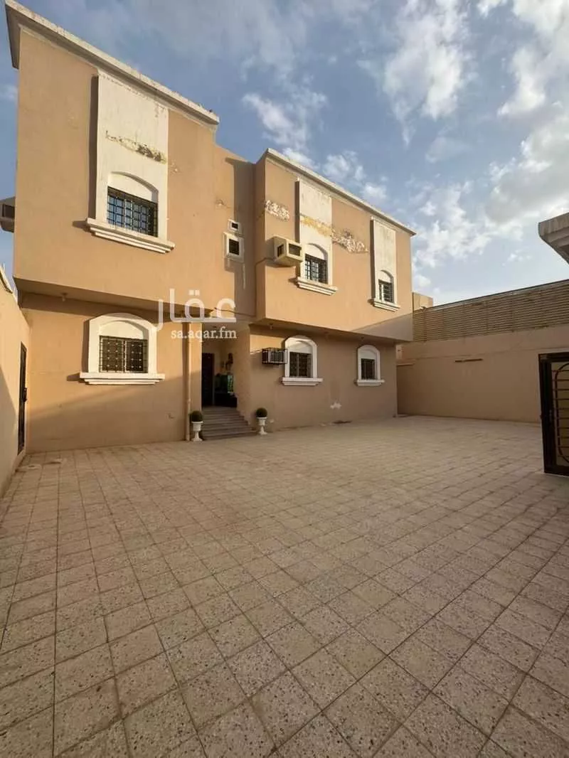 عمارة 800 م² في الروابي 5