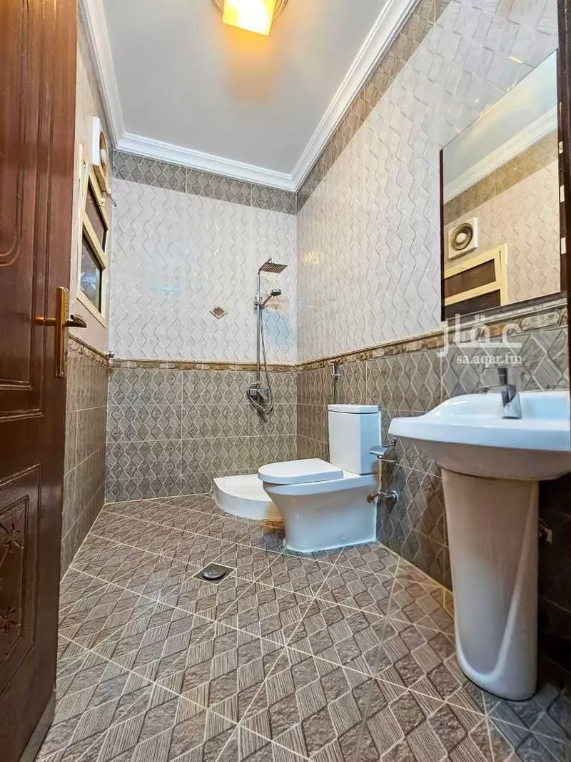 شقة 5 غرف في البحيرات 2