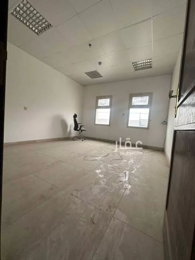 مكتب 2853 م² في الروضة 4