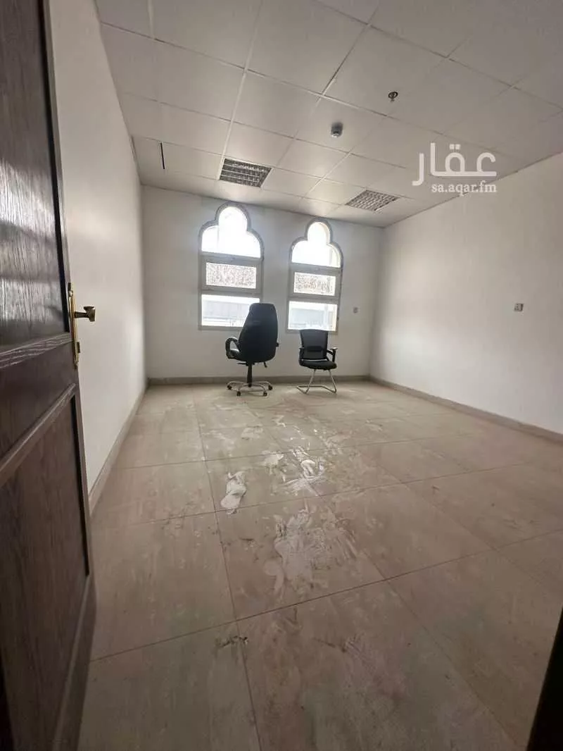 مكتب 2853 م² في الروضة 5