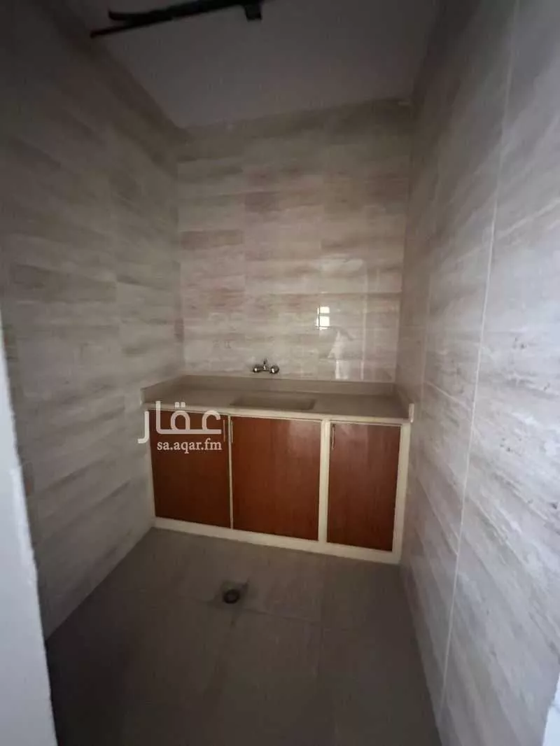 مكتب 2853 م² في الروضة 6