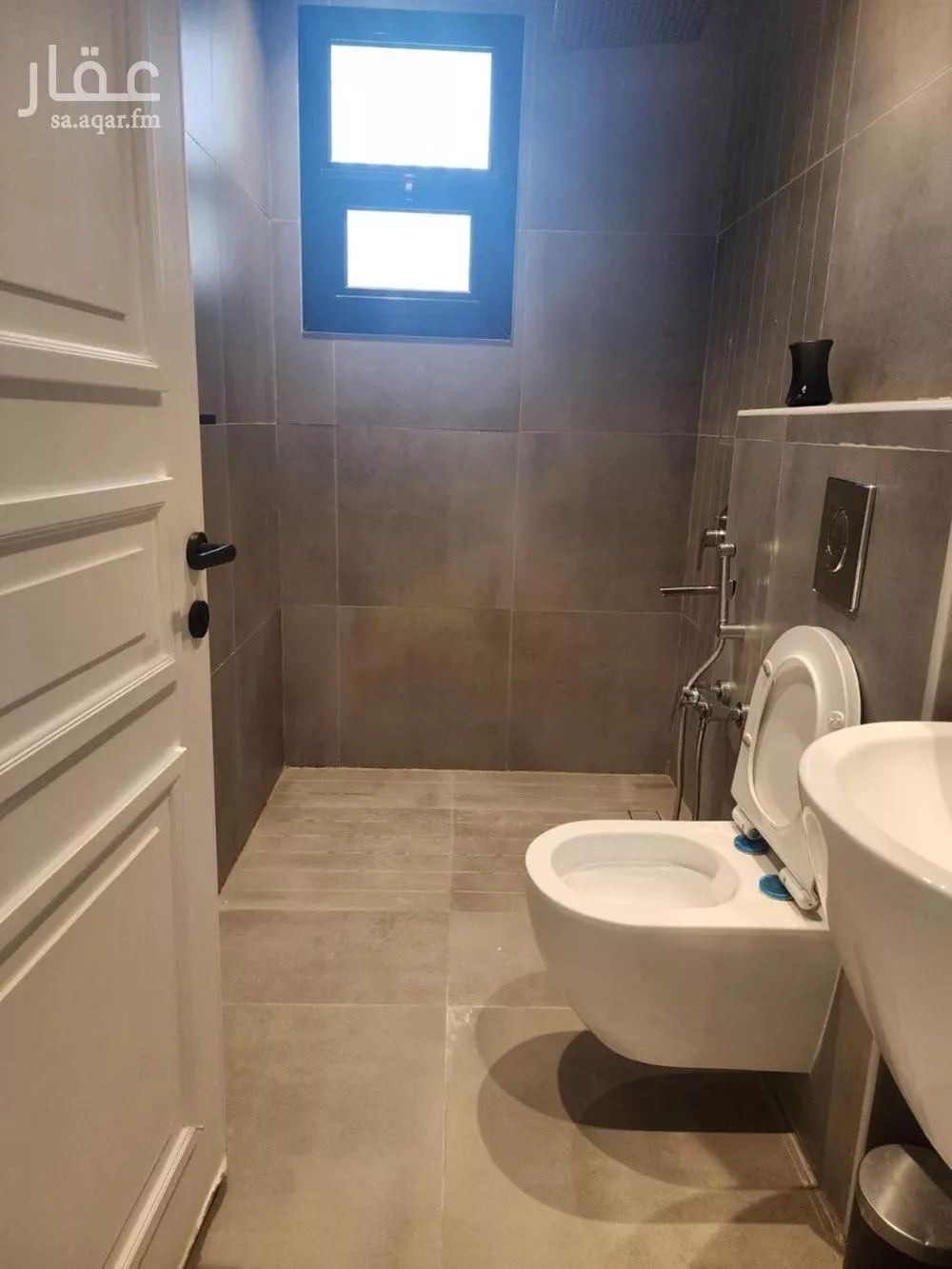 3 bedroom apartment in Al Malqa 6