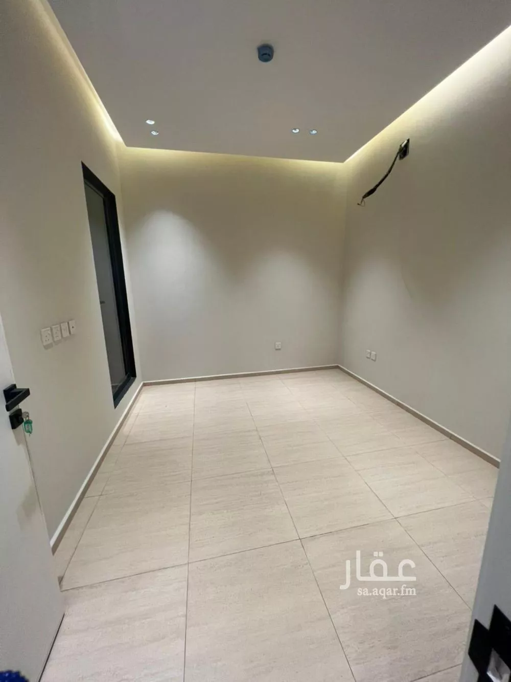 فيلا 4 غرف في العارض 3