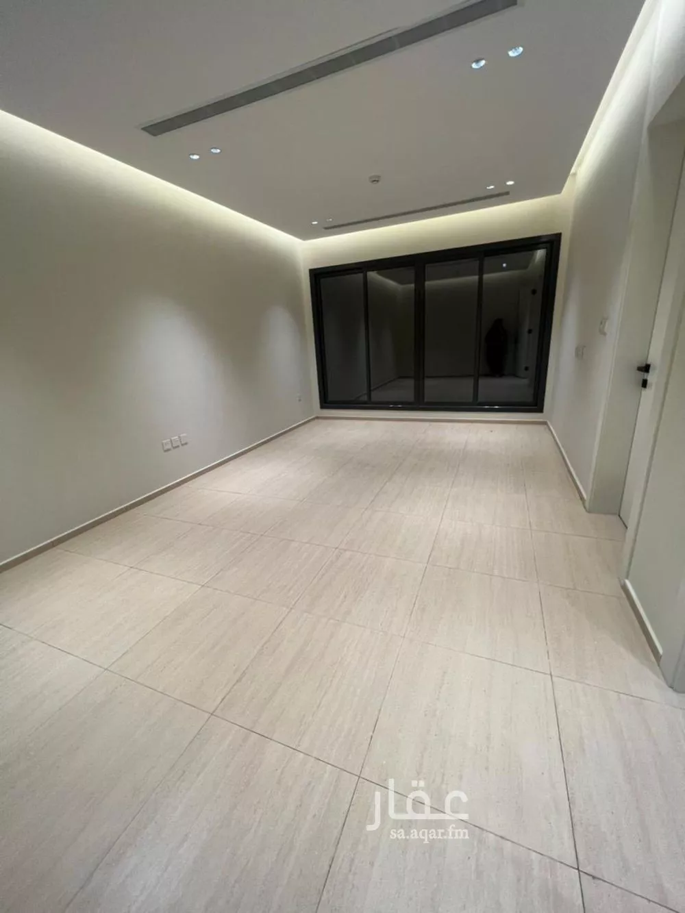 فيلا 4 غرف في العارض 5