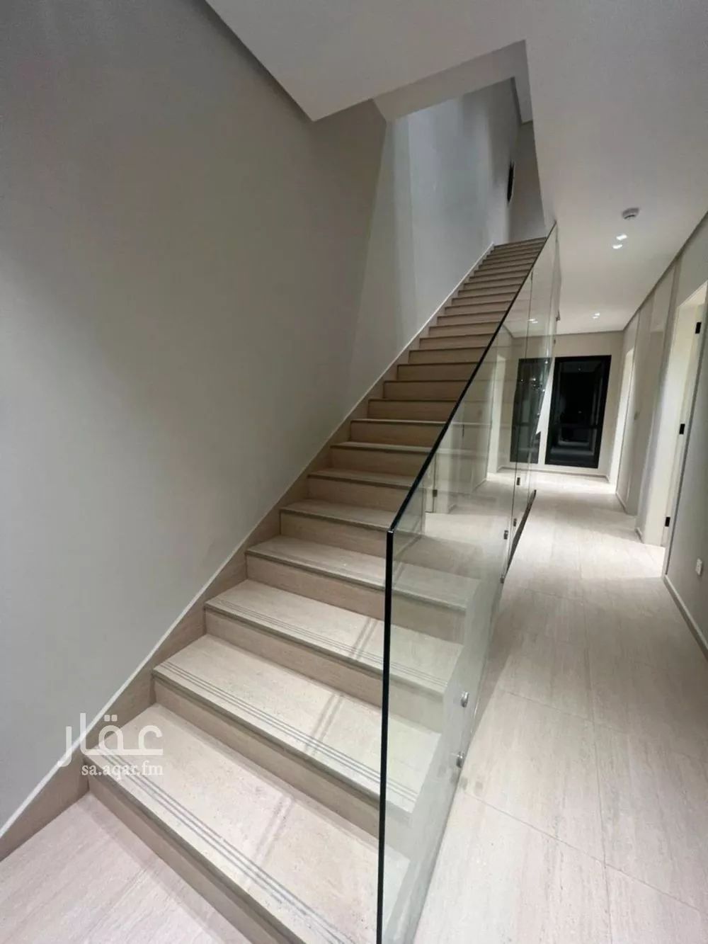 فيلا 4 غرف في العارض 7