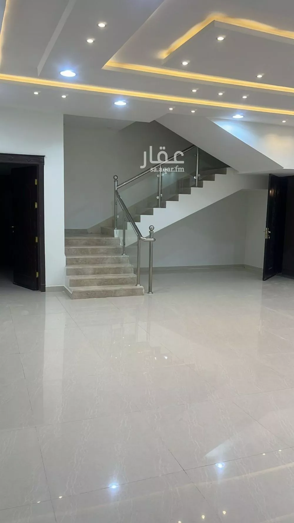 فيلا 4 غرف في العارض 12