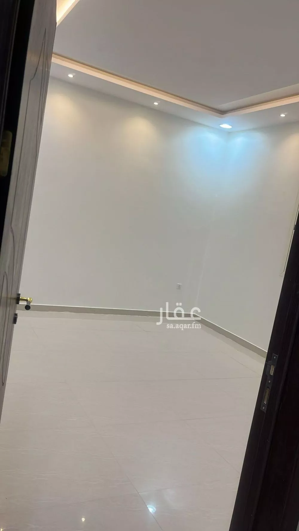 فيلا 4 غرف في العارض 8