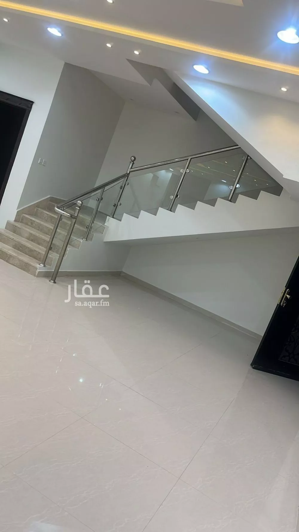 فيلا 4 غرف في العارض 9