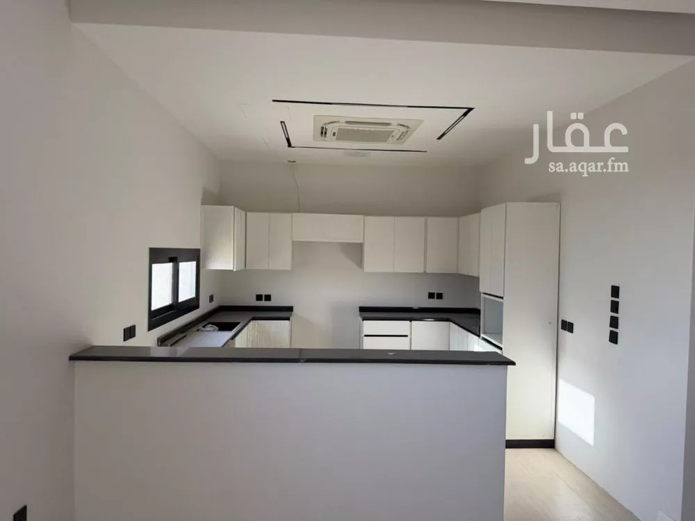 فيلا 4 غرف في العارض 2