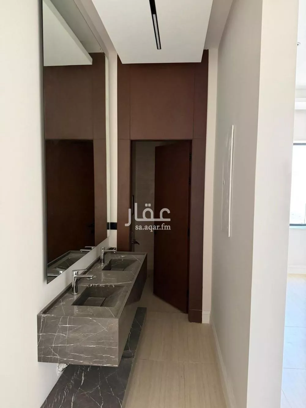 فيلا 4 غرف في العارض 10