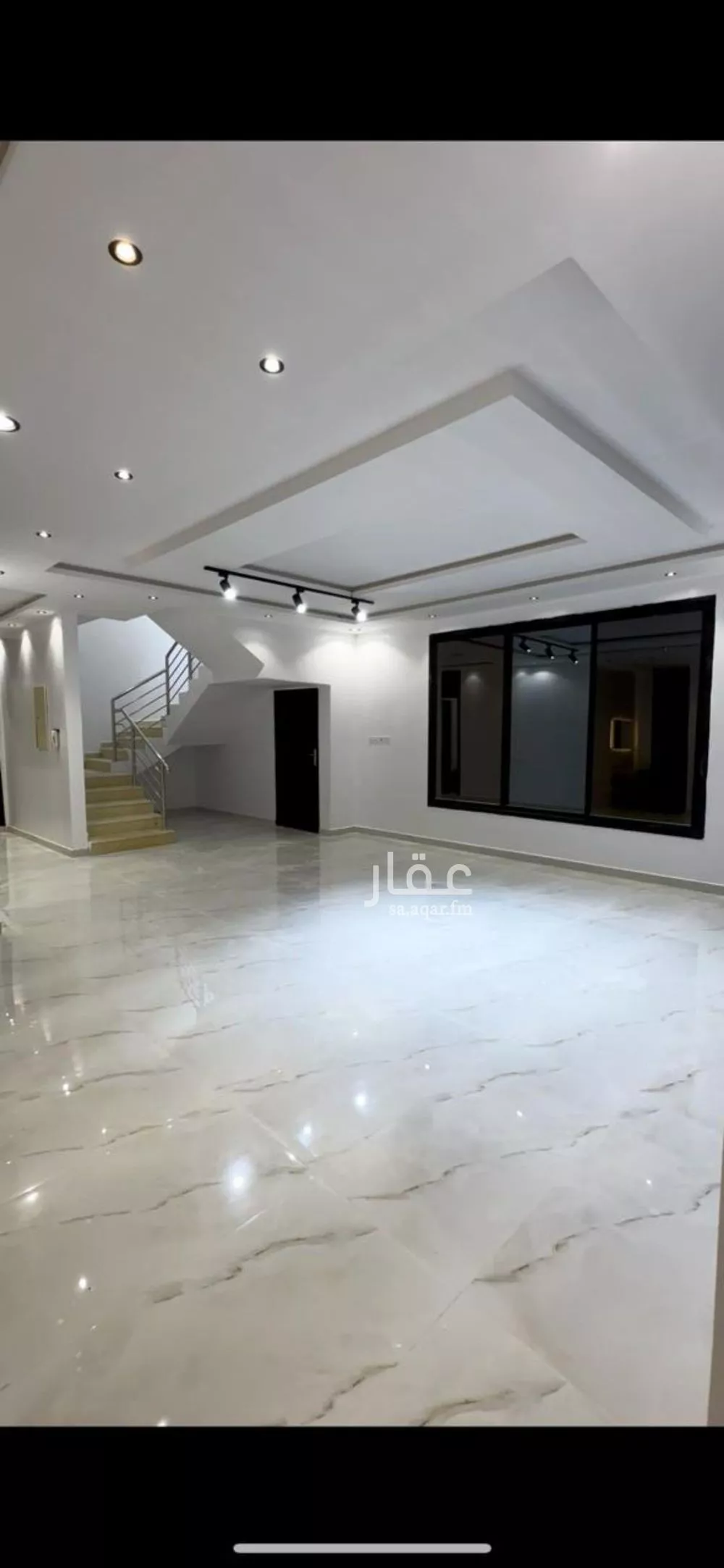 فيلا 5 غرف في الرمال 10